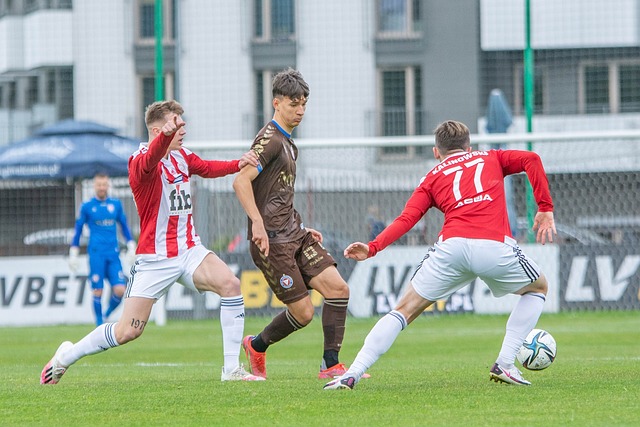 拜仁"天选"→里昂队长!托利索近5场5球 昔日拜仁标王现身价700万.